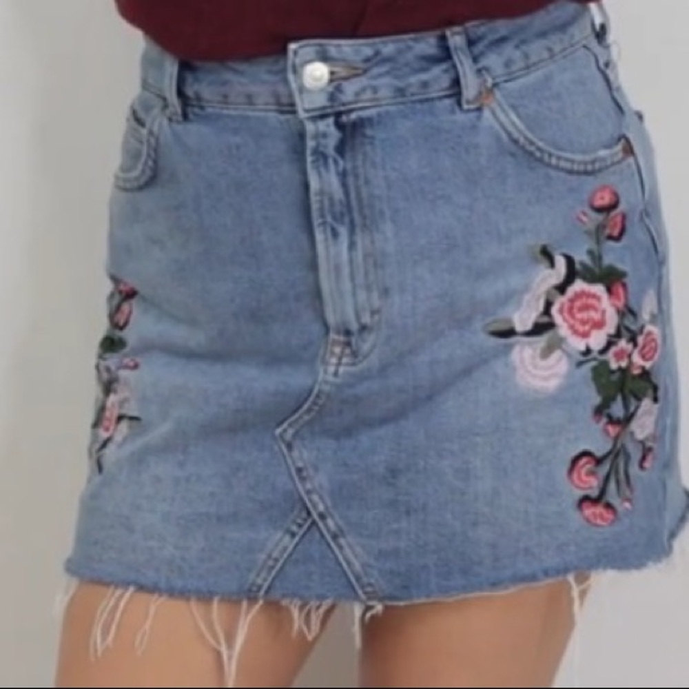 Petite blossomed embroidered high waisted skirt